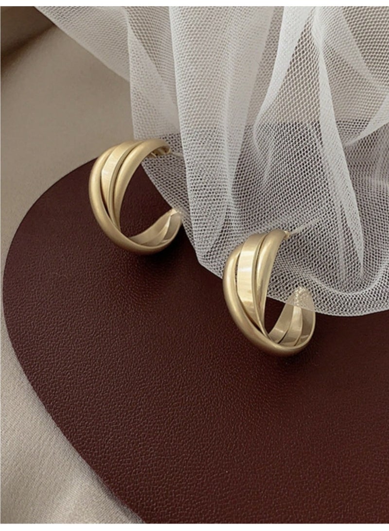 ڤيا أقراط نسائية فاخرة بتصميم طبقات ملتفّة ولمسة انحناءات جذّابة - Image 2